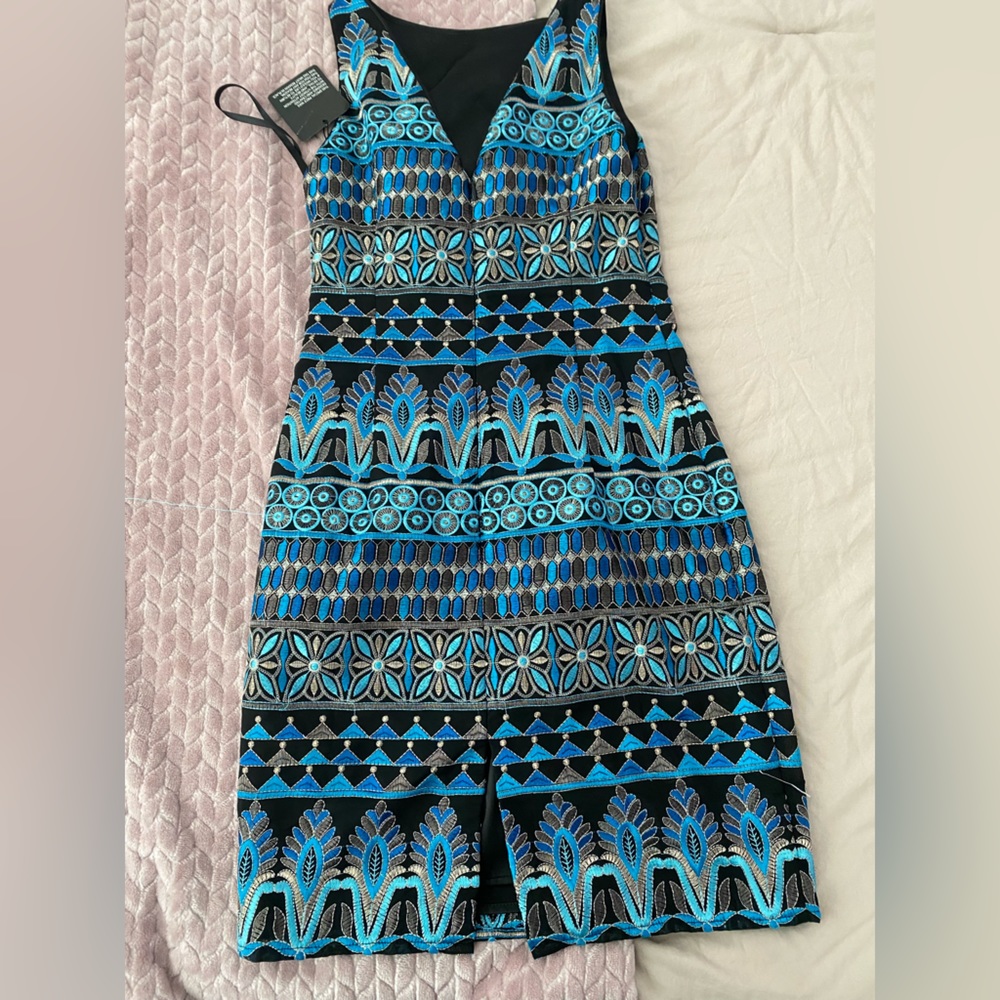 Beautiful dress - Picture 3 of 3